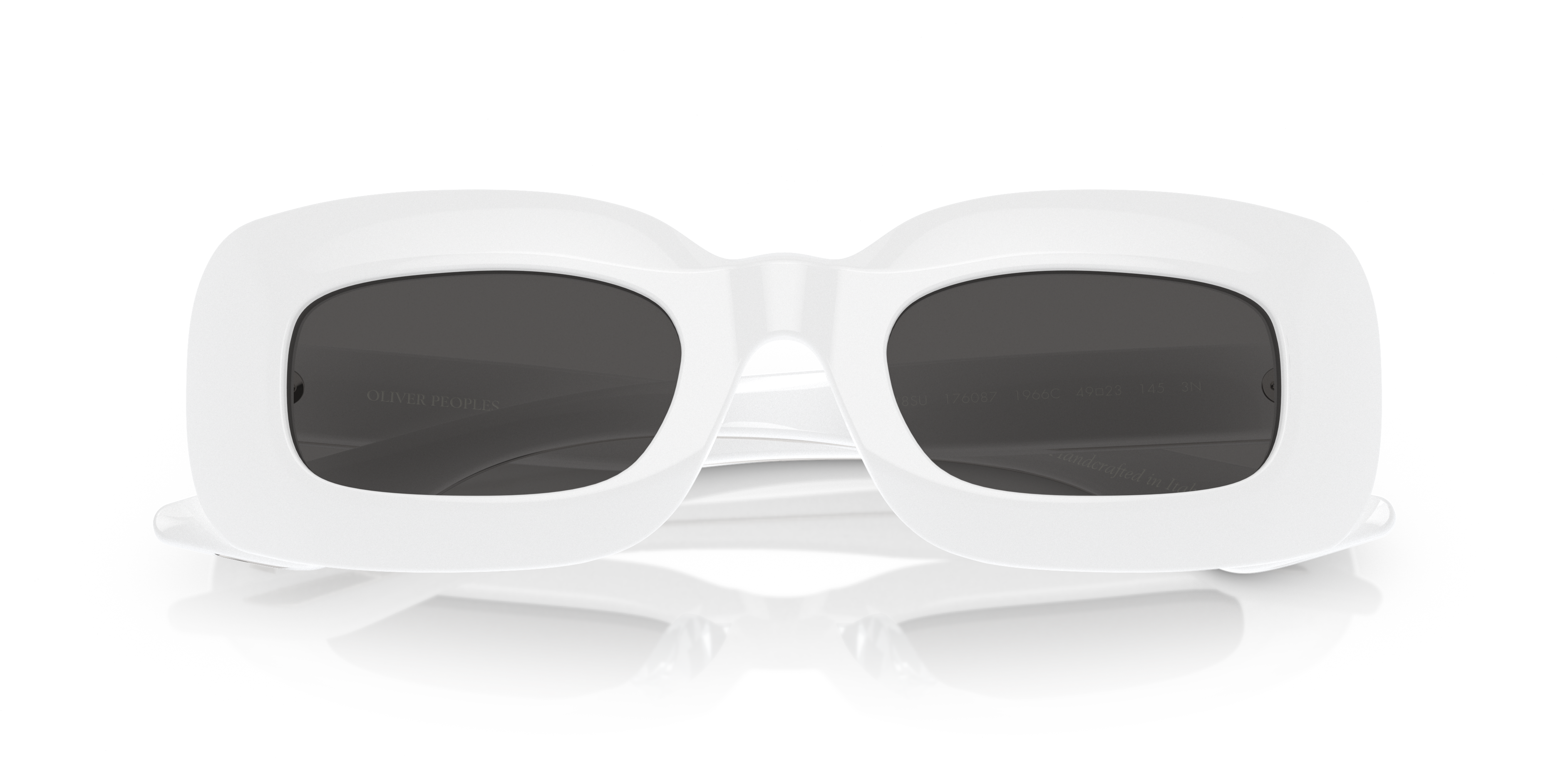 Oliver peoples 1966C オーバーサイズ スクエアフレーム Oliver 1966C Sunglasses in Red | Oliver®